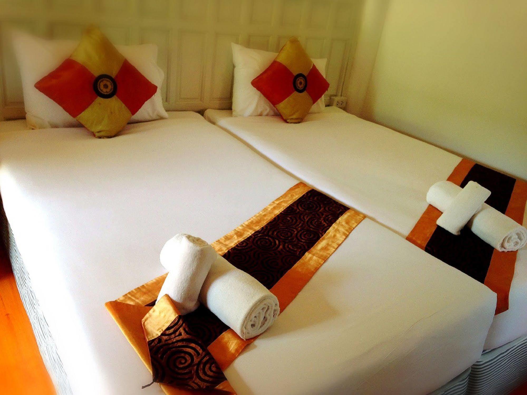 Jaroenrat Resort Samut Songkhram Exteriör bild