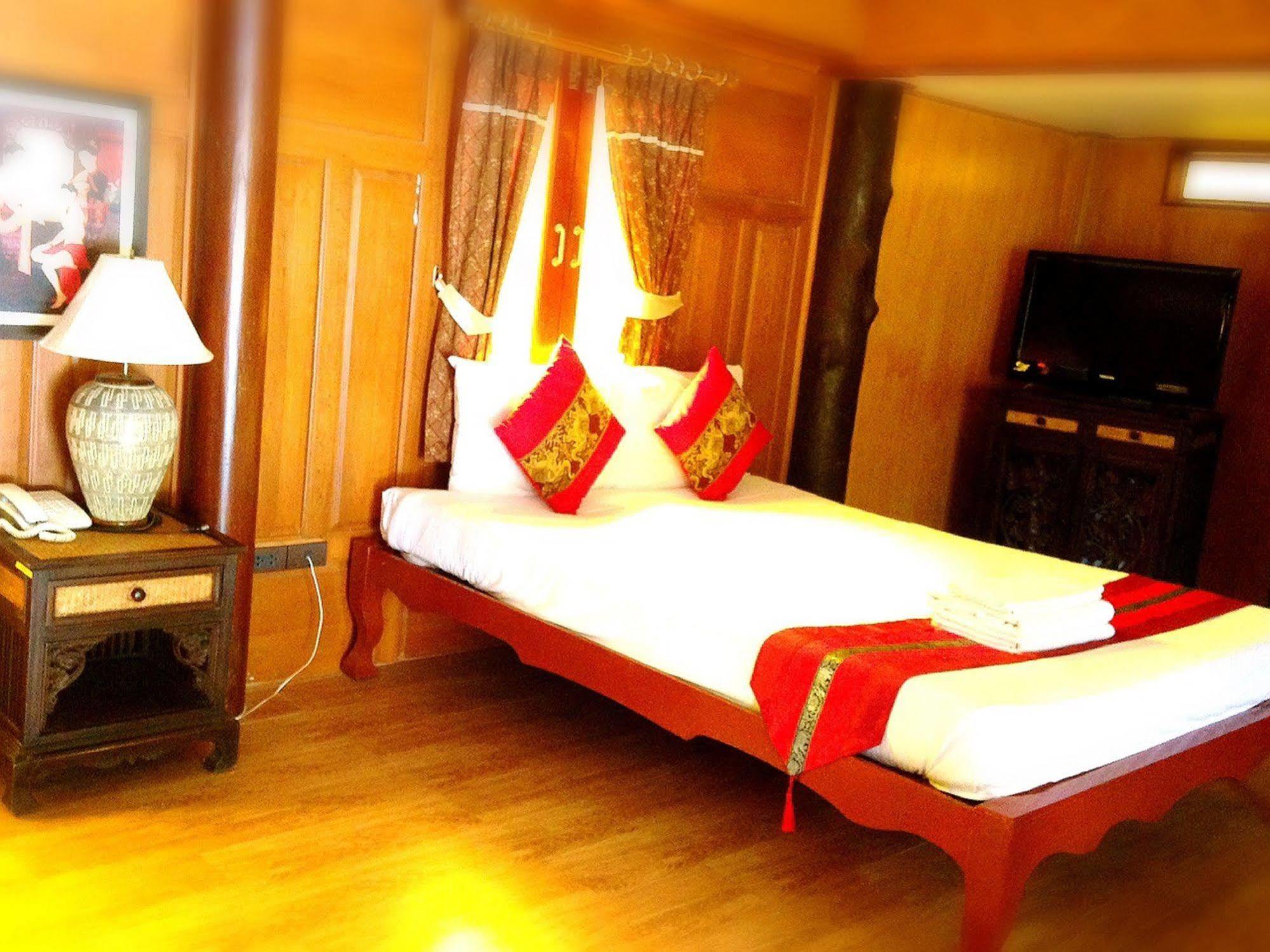 Jaroenrat Resort Samut Songkhram Exteriör bild