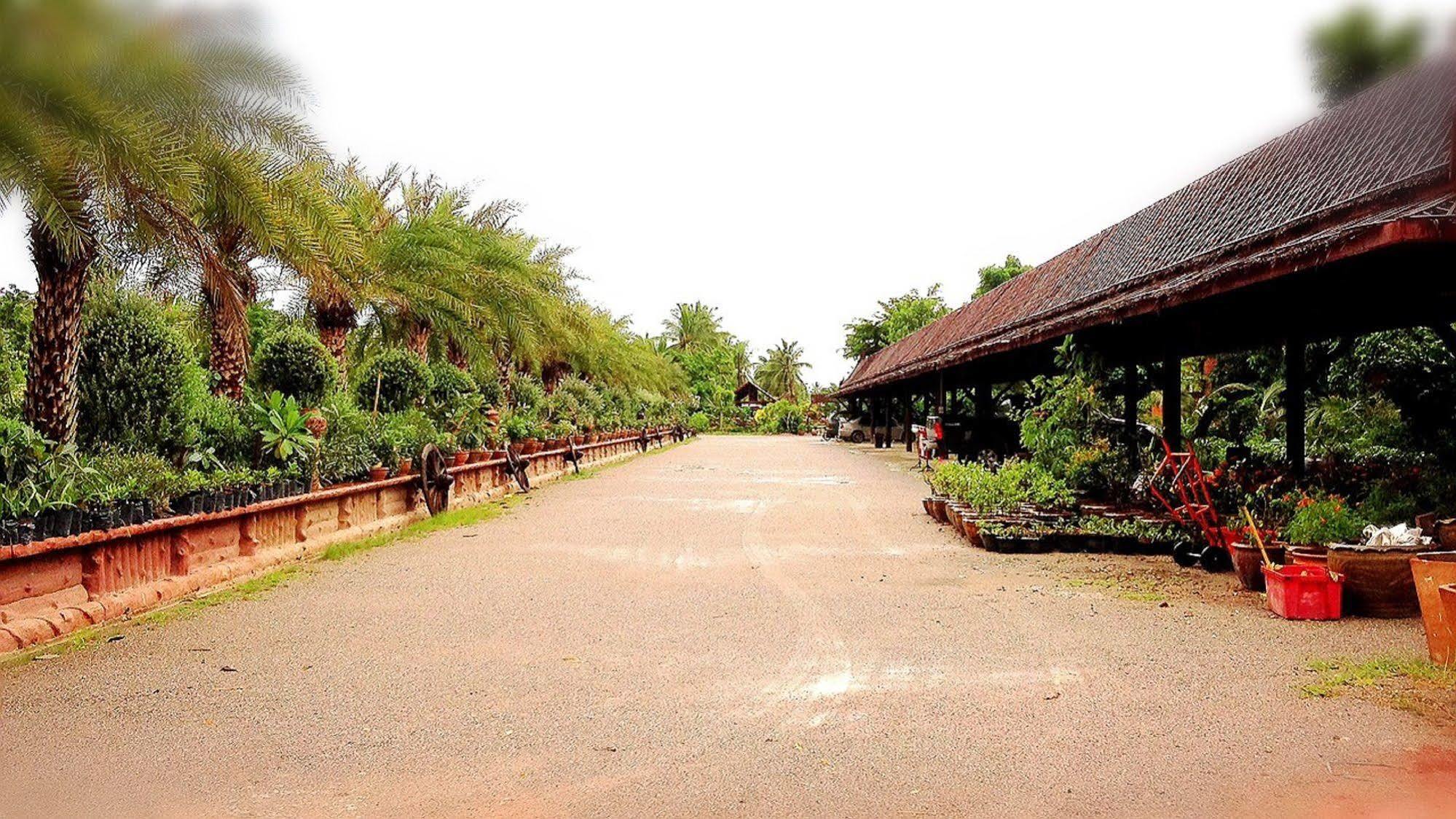 Jaroenrat Resort Samut Songkhram Exteriör bild