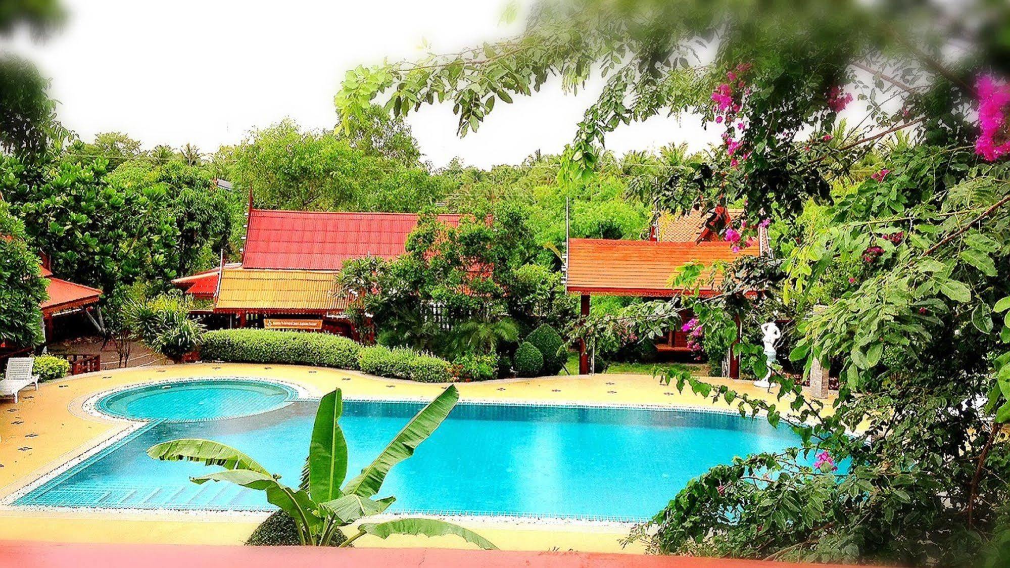 Jaroenrat Resort Samut Songkhram Exteriör bild