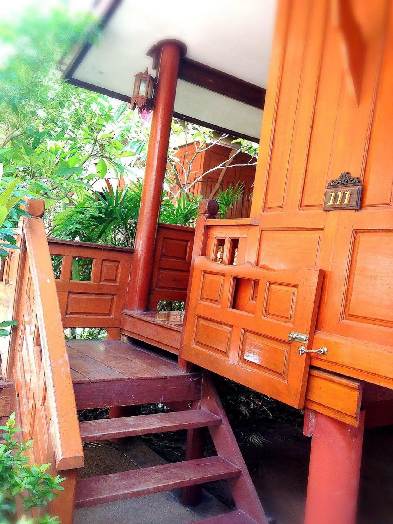 Jaroenrat Resort Samut Songkhram Exteriör bild
