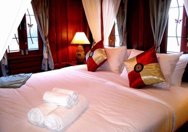 Jaroenrat Resort Samut Songkhram Rum bild